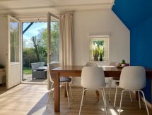 Grachthaus: Vrijstaande bungalow aan het Lauwersmeer met tuin en golfbaan - thumbnail 4