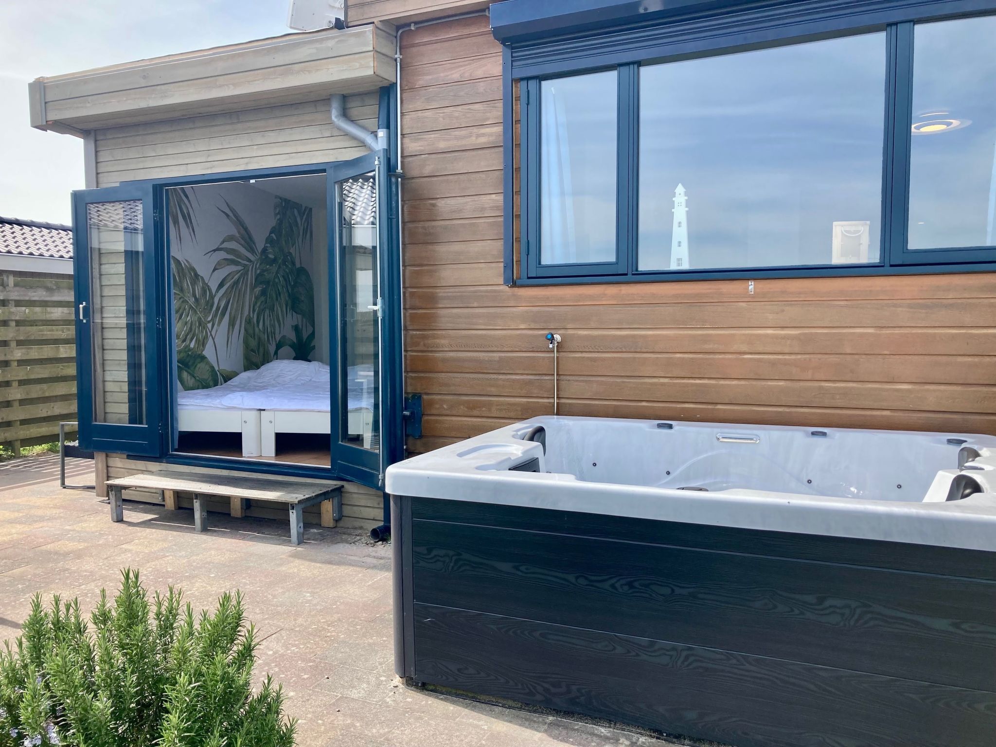 Das Chalet ist in Oostmahorn direkt am Lauwersmeer gelegen. Mit freier Aussicht und Zugang zum Lauwersmeer.

Das Chalet Aurora liegt im Hafen Oostmahorns mit Zugang und spektakulärer Aussicht auf das..