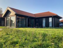 Nieuw luxe chalet aan water met privé-angelplaats in Anjum - thumbnail 2