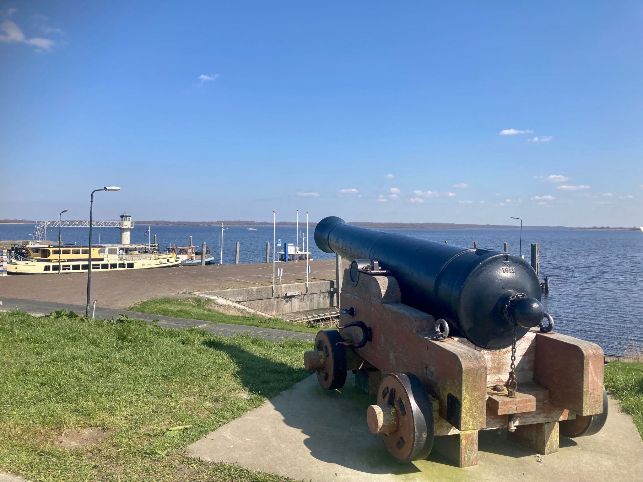 Chalet Ufergrundstück mit eigenem Angelplatz-Inside