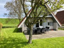 Vrijstaand vakantiehuis met tuin op 500m van het meer in Friesland - thumbnail 1
