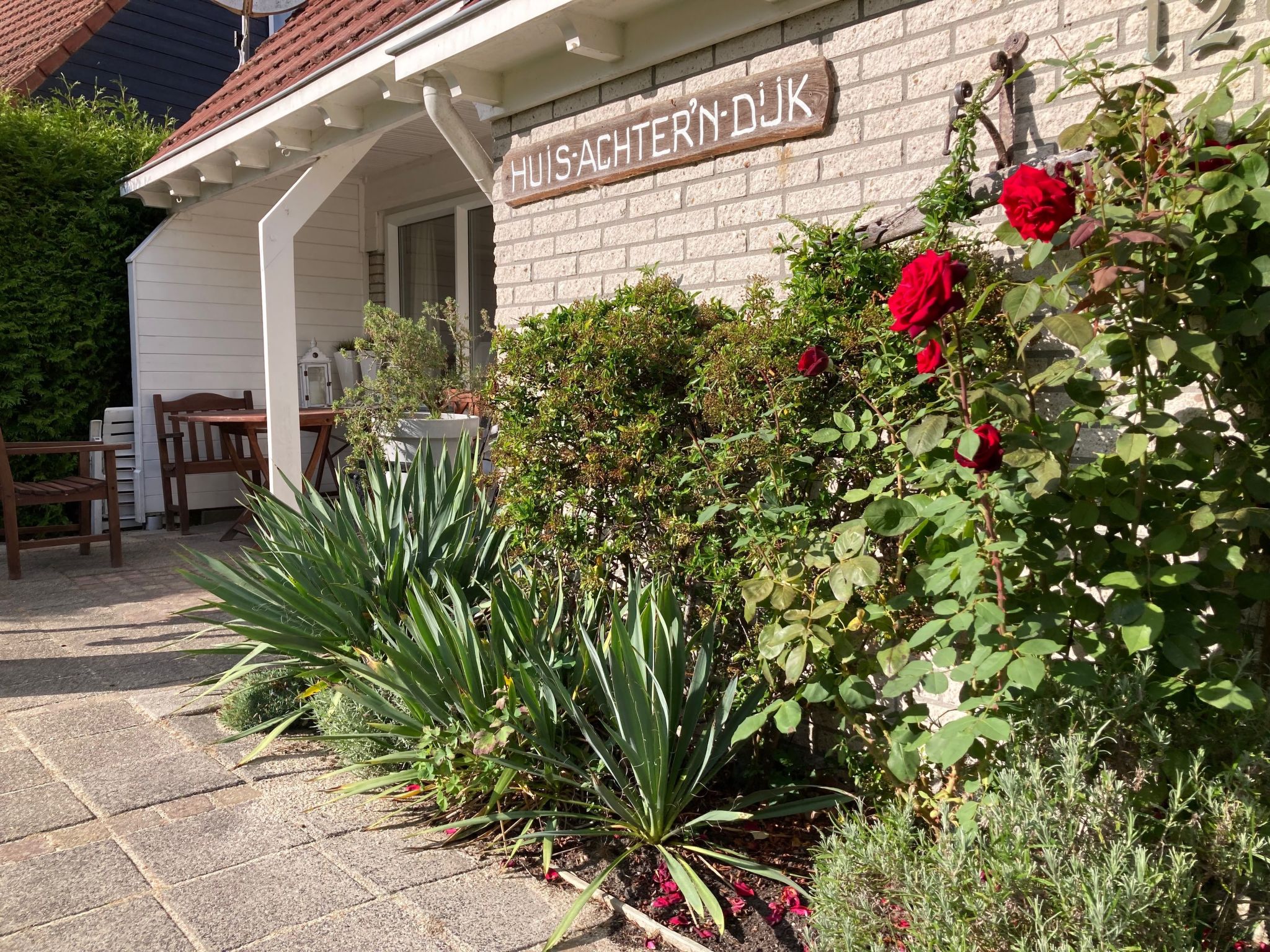 Willkommen in Ihrem perfekten Ferienhaus in Anjum, Friesland, das die ideale Ausgangsbasis für Erkundungen oder einfach nur zum Entspannen in einer ruhigen Umgebung bietet. Dieses freistehende Ferien..