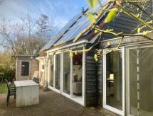 Vrijstaand vakantiehuis met sauna aan het water in Anjum, Friesland - thumbnail 1