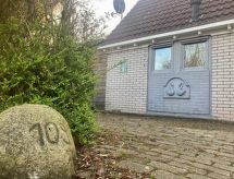 Vrijstaand vakantiehuis met sauna aan het water in Anjum, Friesland - thumbnail 3