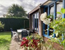 Casa Rosa: Knusse bungalow aan het Lauwersmeer met haard en tuin - thumbnail 2