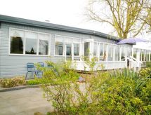 Vrijstaand vakantiehuis aan het water met sauna en haard in Anjum, Friesland - thumbnail 1