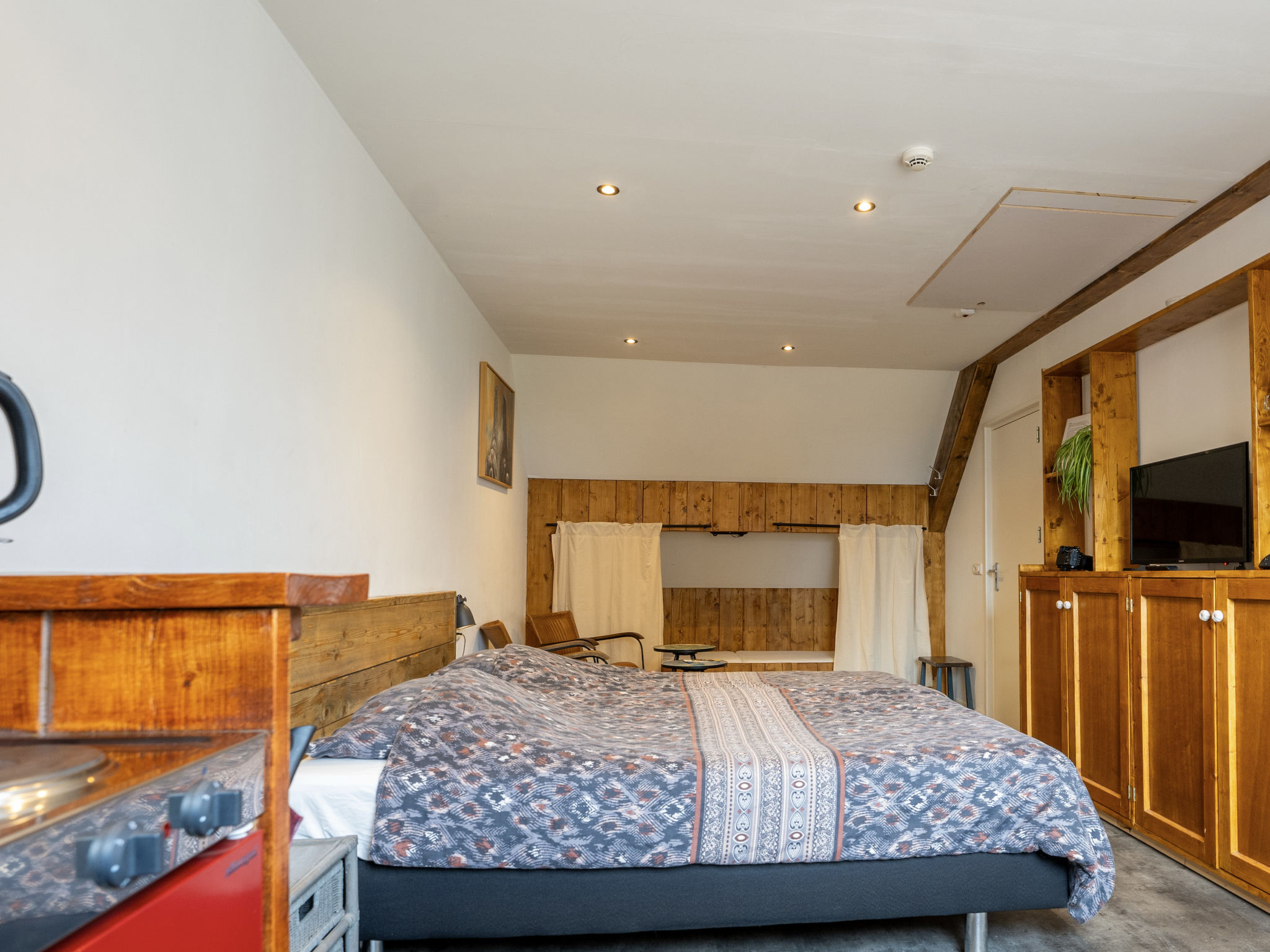 De Witte Brugh - Studio 1 — Bedroom (2 of 8)