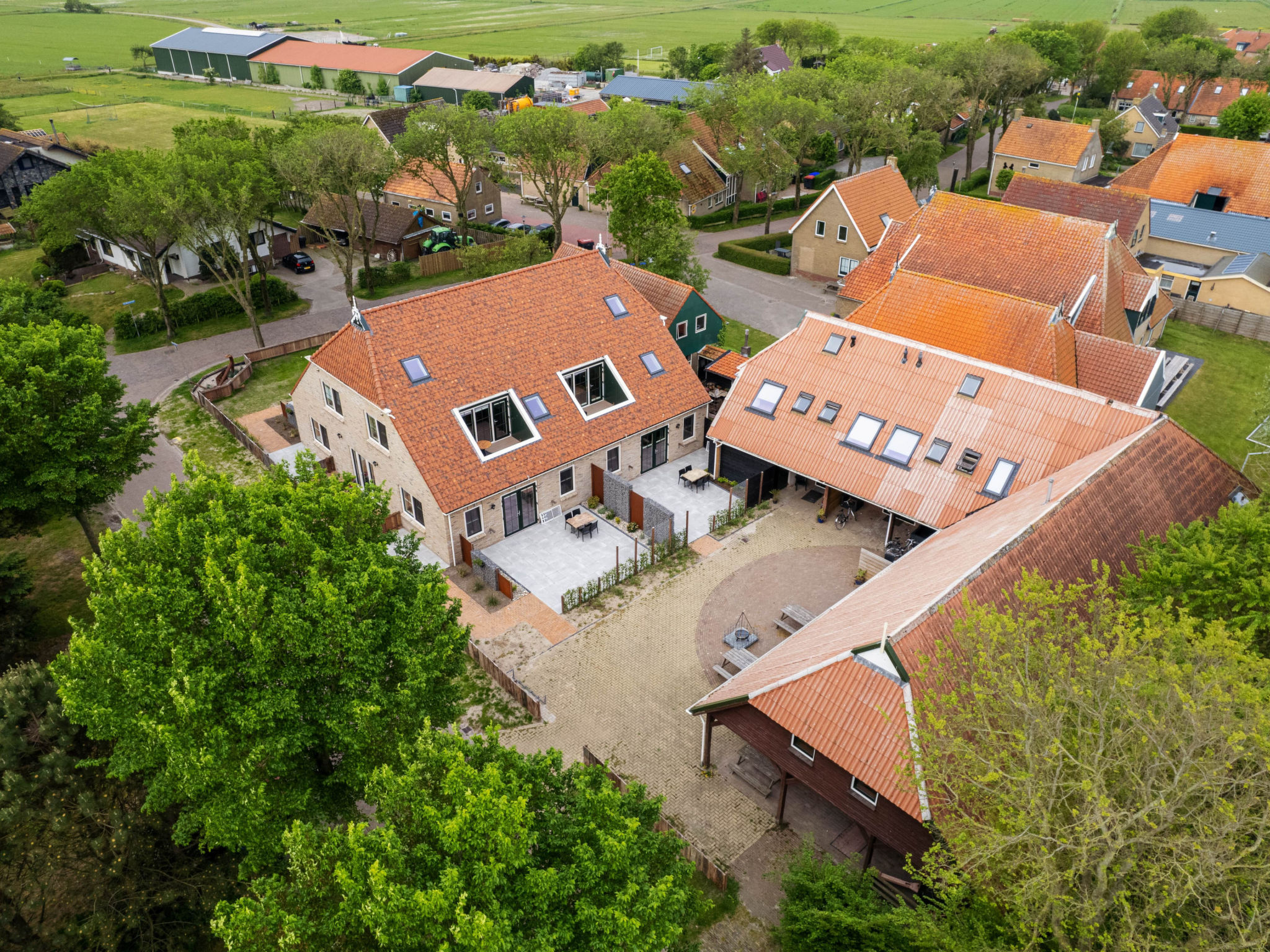 Entdecken Sie eine gemütliche und moderne Unterkunft im charmanten Dorf Buren auf der wunderschönen Insel Ameland. Diese entzückende Unterkunft ist perfekt für Paare oder Alleinreisende, die eine ..