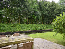 Vrijstaande bungalow aan water met oplaadstation in hartje Friesland - thumbnail 4