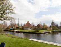 Vrijstaande bungalow aan water met oplaadstation in hartje Friesland - thumbnail 6