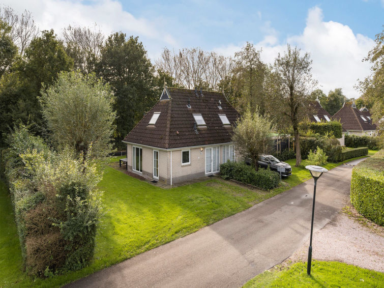 Vakantiehuis met sauna in Eernewoude aan het water in Eernewoude
