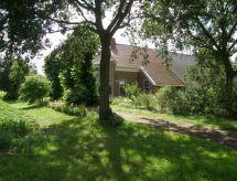 Historische boerderij uit 1887 in Bonnerveen voor 10 personen - thumbnail 1