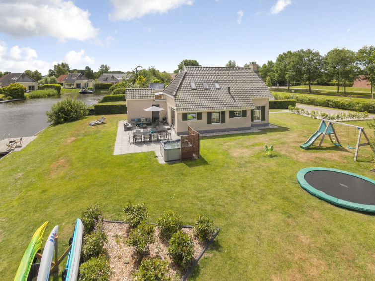 Luxe vakantiehuis in Vlagtwedde nabij golfbaan met zwembad en sauna in Vlagtwedde