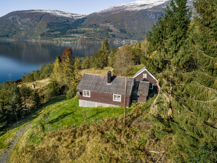 Vakantiehuis met meerzicht in Olden: rustiek verblijf Eiketun in Olden