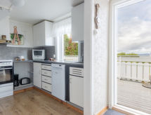 Authentiek vissershuis Soltun aan de Noorse fjord bij Reksteren - thumbnail 3