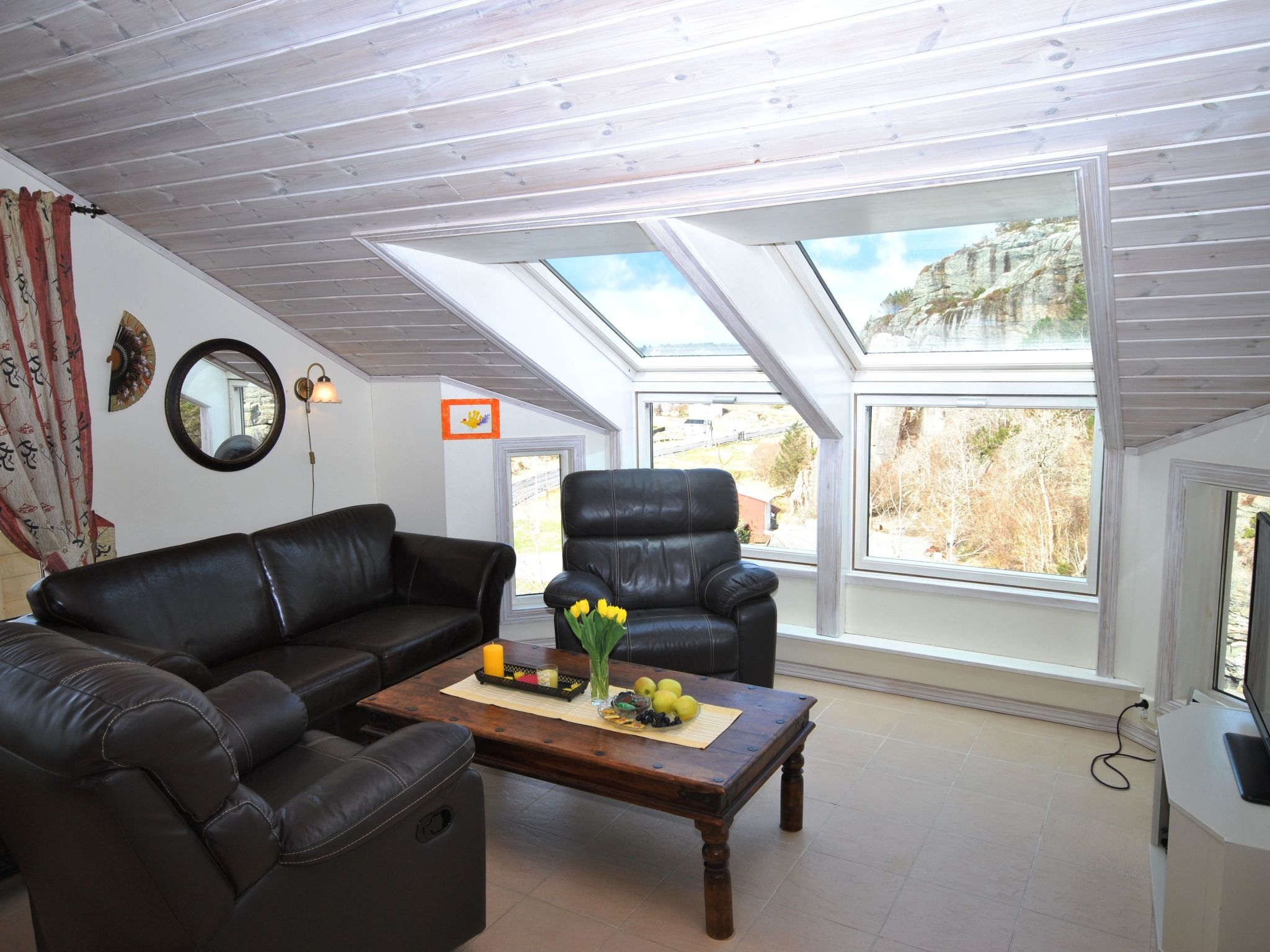 Mit Blick auf das Wasser-Drinnen