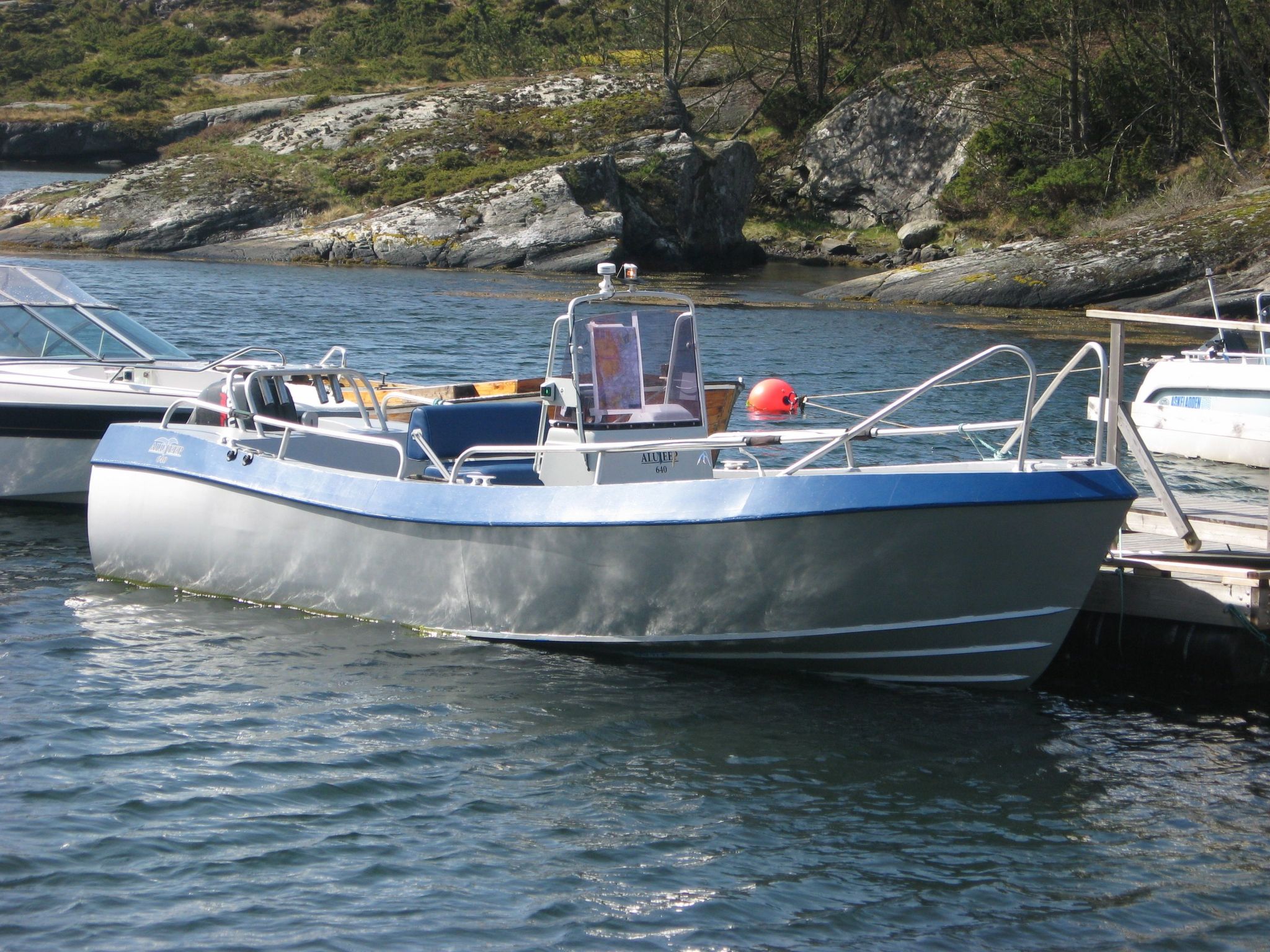 Mit Blick auf das Wasser-Draußen