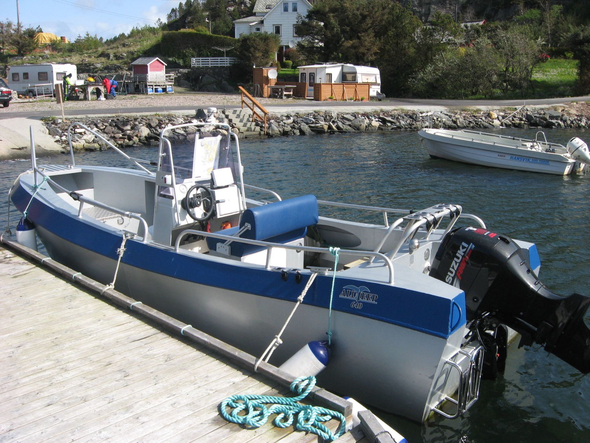 Mit Blick auf das Wasser-Draußen