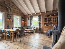 Rustiek eilandhuis aan zee op het afgelegen Svanøya - thumbnail 3