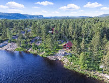 Houten huis Risdalbu direct aan meer in Mykland, Noorwegen - thumbnail 5