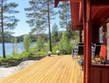 Houten huis Risdalbu direct aan meer in Mykland, Noorwegen - thumbnail 2