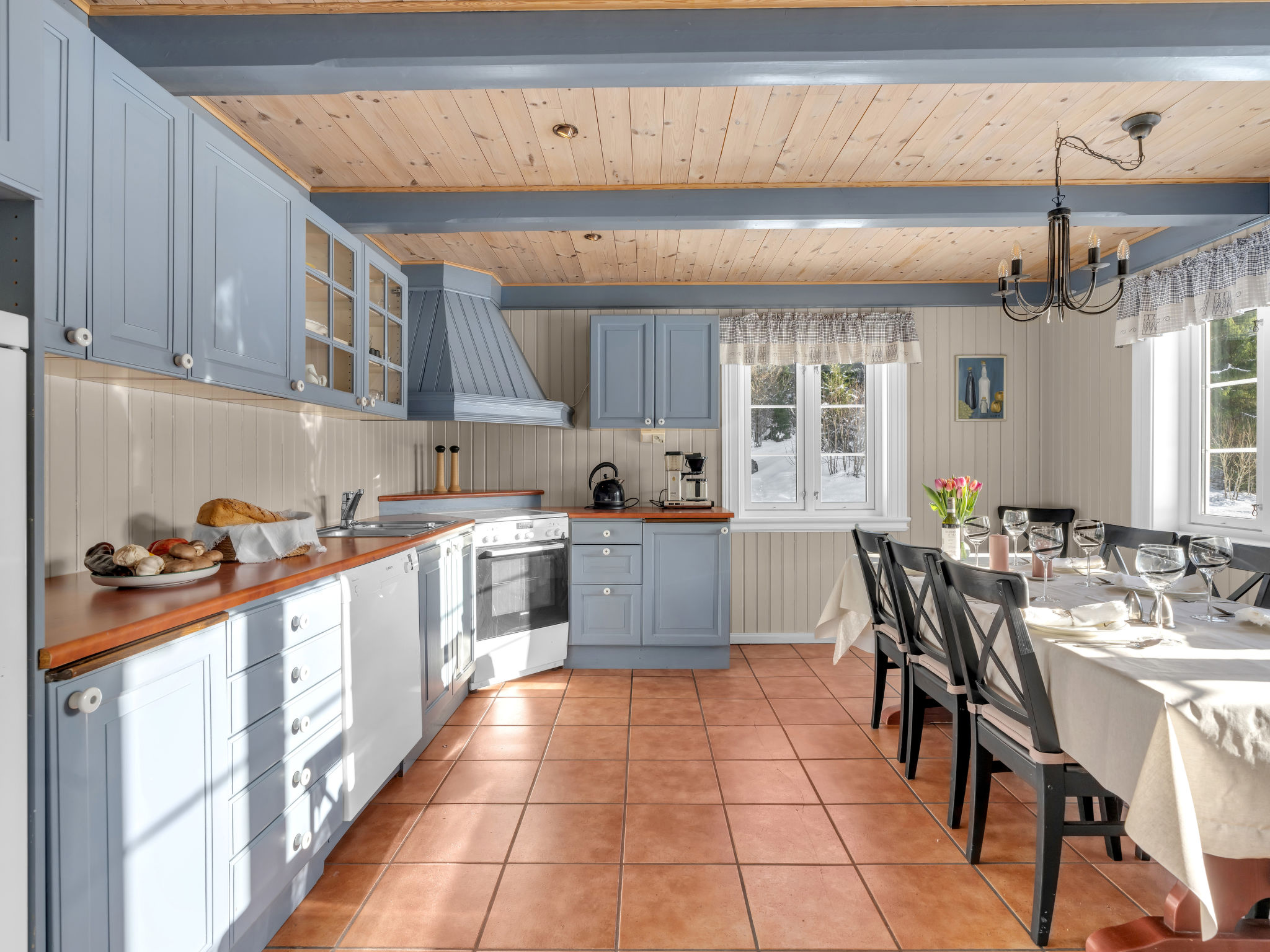 Kitchen / Dining Room