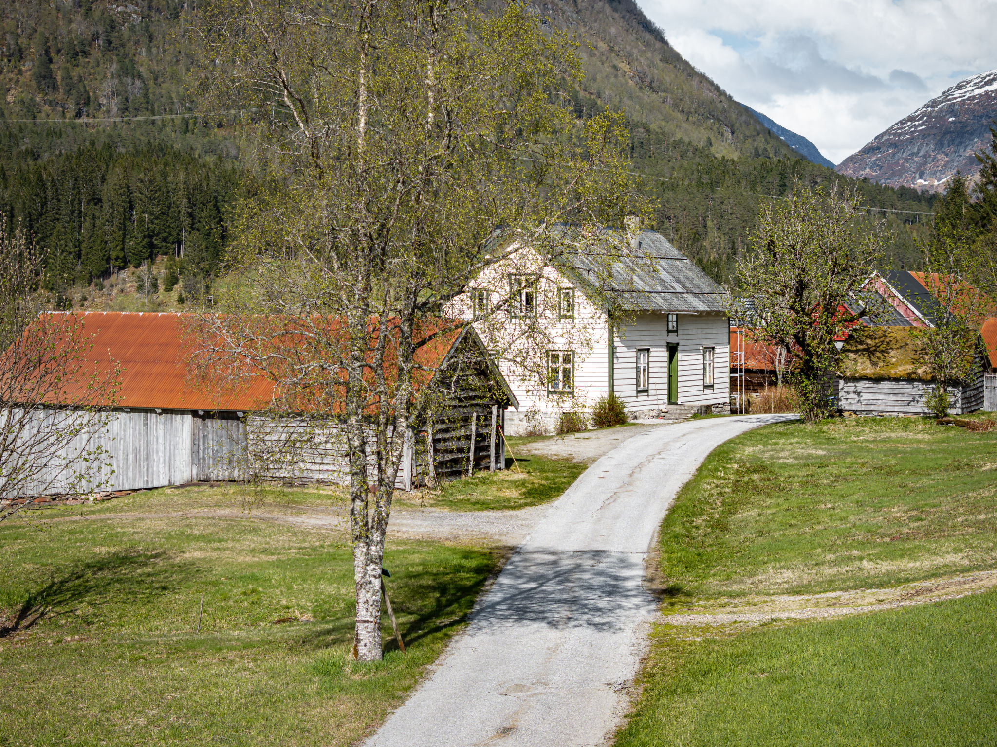 Elvehuset - Outside