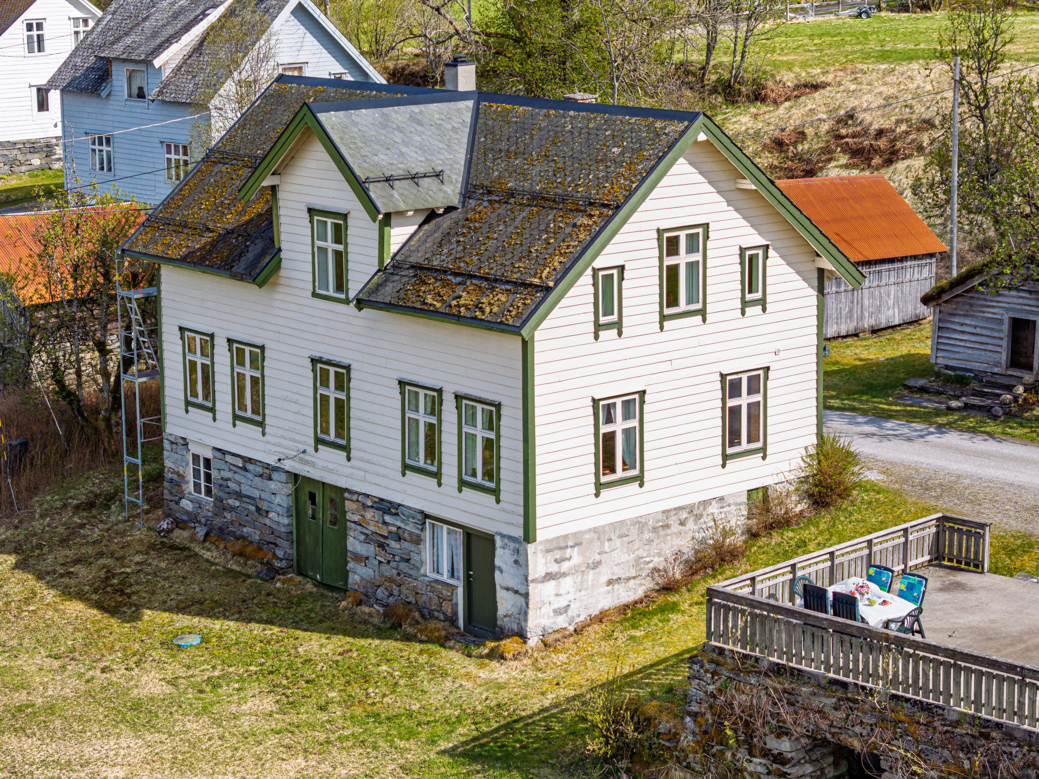 Elvehuset - Outside