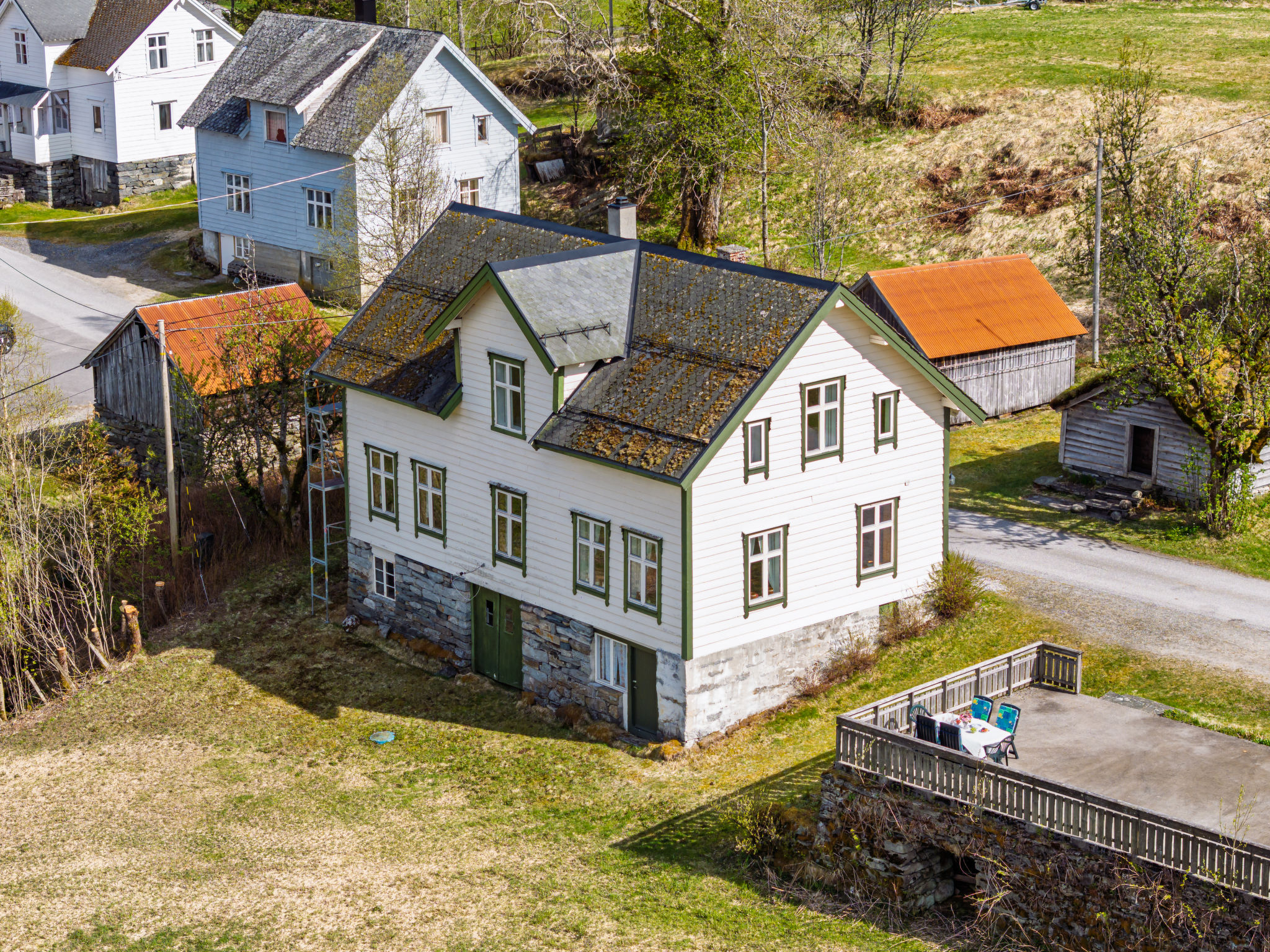 Elvehuset - Outside