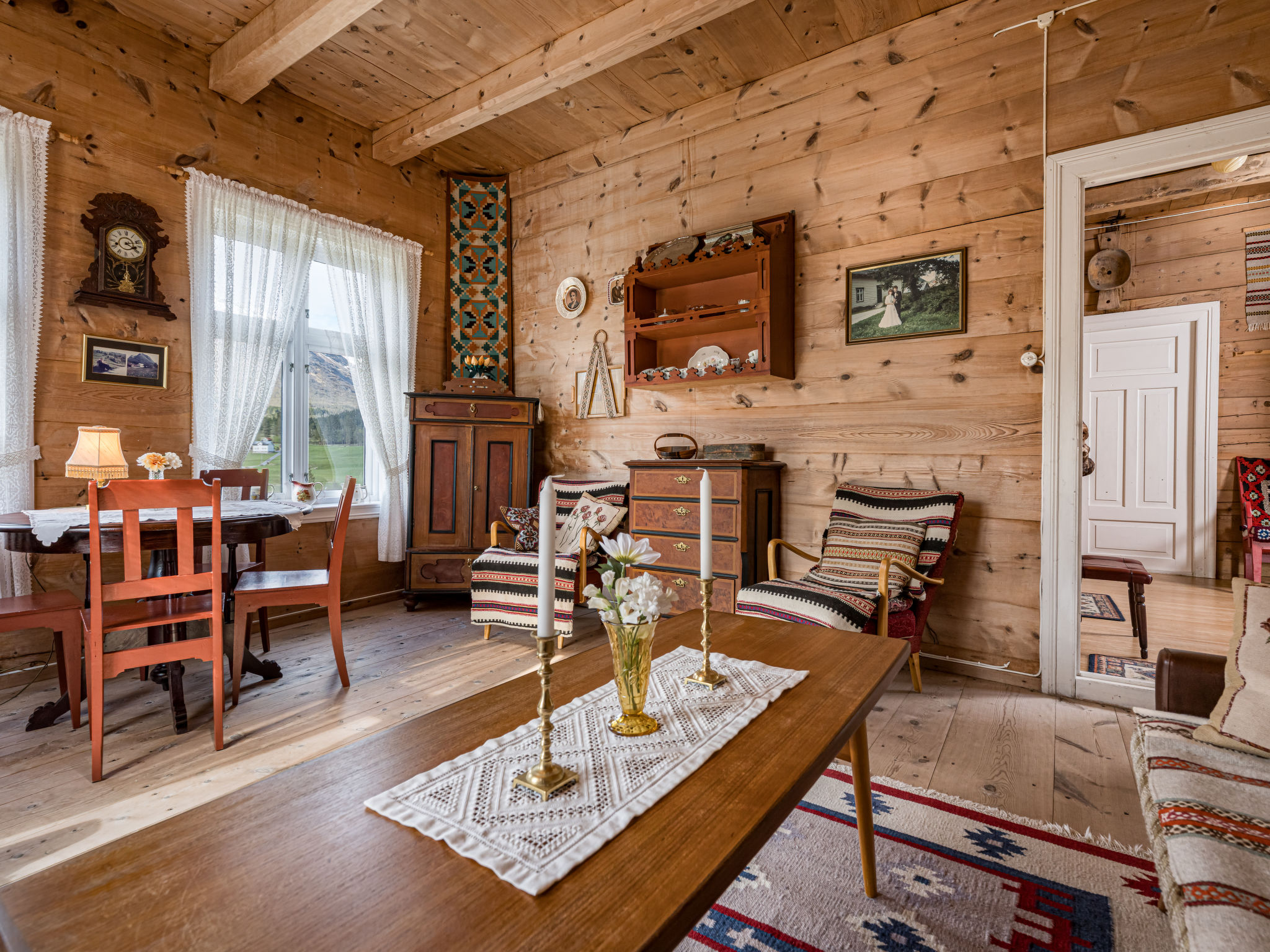 Elvehuset - Inside