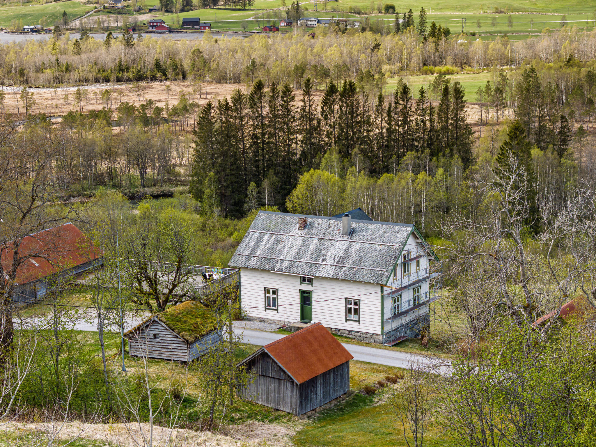 Elvehuset - Outside