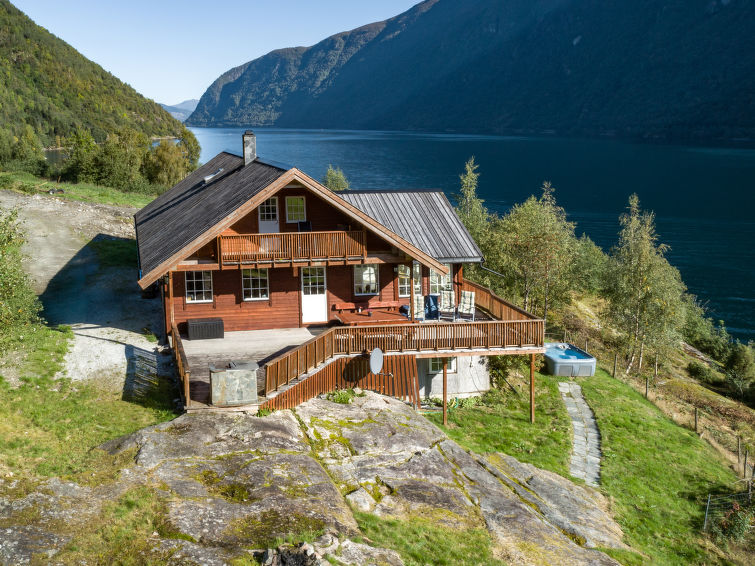8-persoons vakantiehuis Odin in Arnafjord met whirlpool in Arnafjord