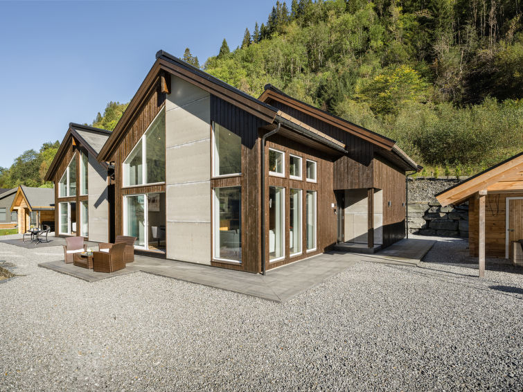 Sauna en bergzicht in modern vakantiehuis Kaja in Arnafjord in Arnafjord