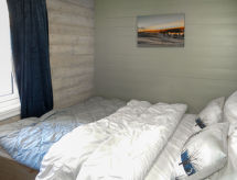 Houten huis Torfinnbu aan de rivier in de bergen bij Åseral - thumbnail 3
