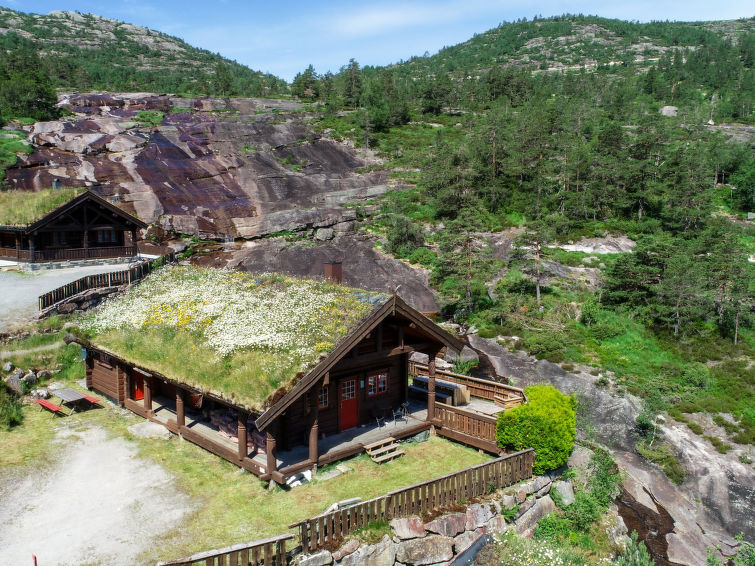 Op 800 m van het meer: ruim vakantiehuis Kvila in Eikerapen in Eikerapen