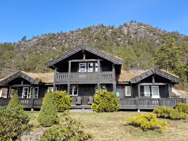 Vakantiehuis met open haard en meerzicht in Eikerapen · 8 pers.