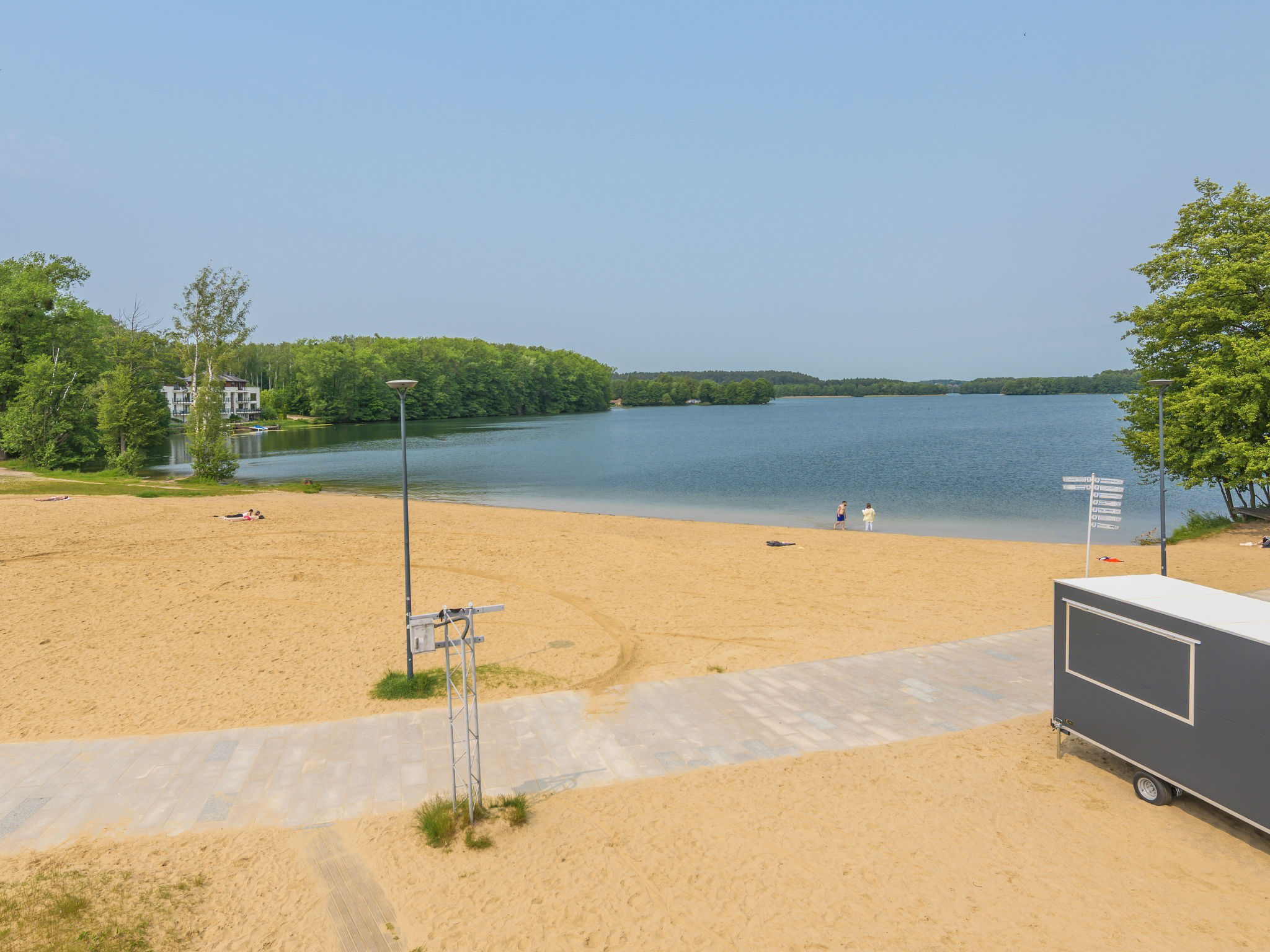 Omega Lake - Dehors