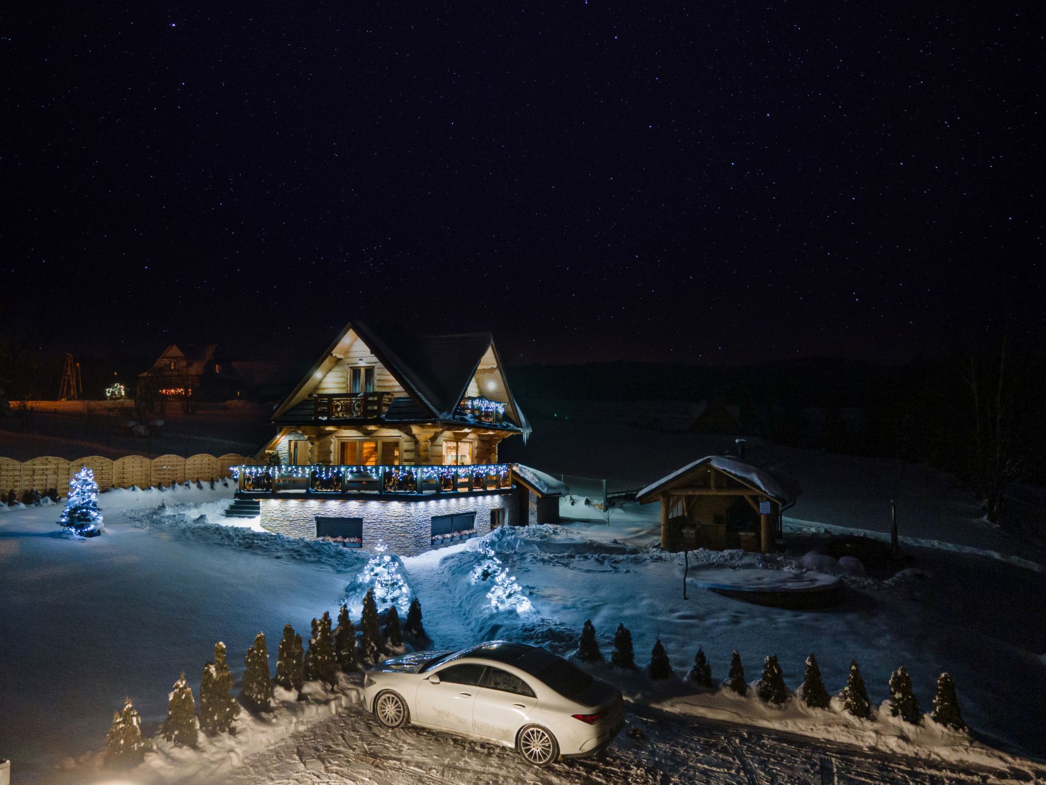 Mit Entspannung im Jacuzzi-Draußen