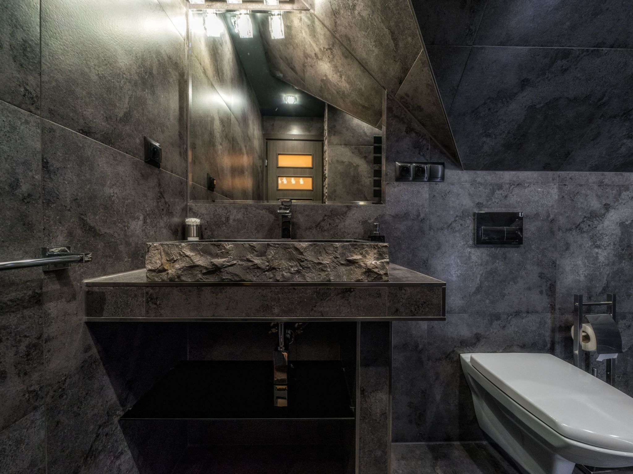 Mit Entspannung im Jacuzzi-Drinnen