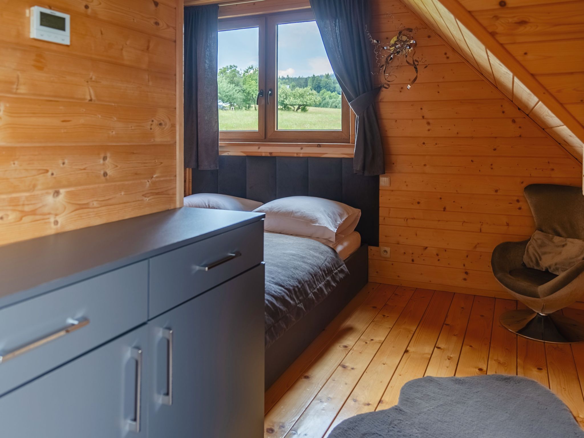 Mit Entspannung im Jacuzzi-Drinnen