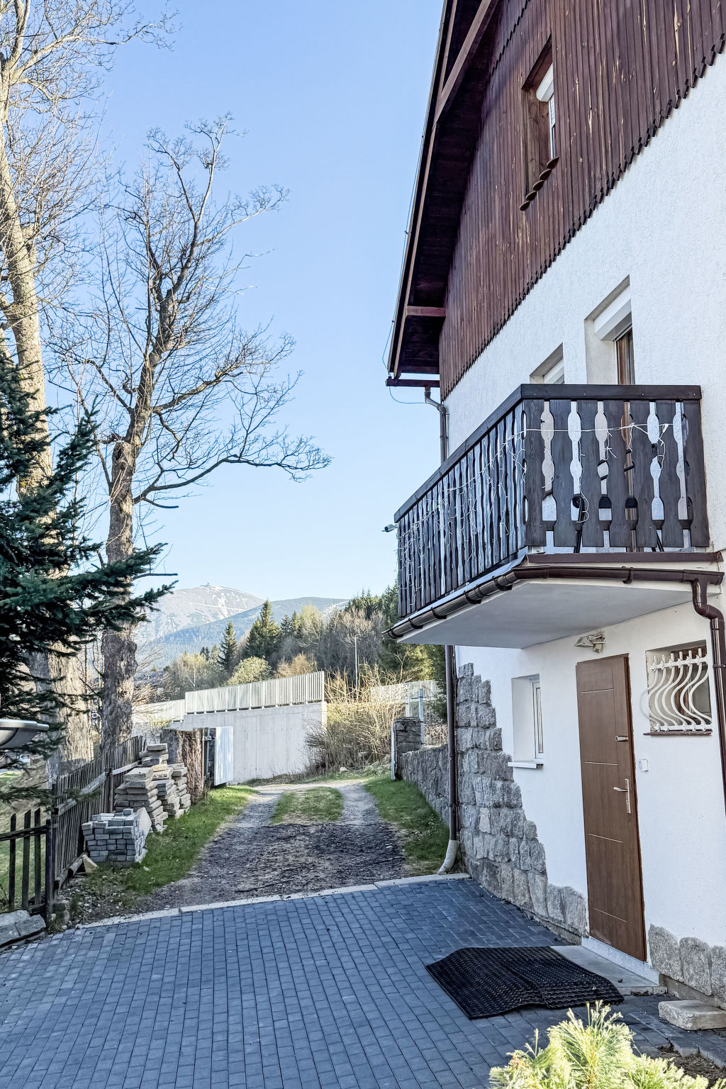 Holiday home in the Giant Mountains - Buiten