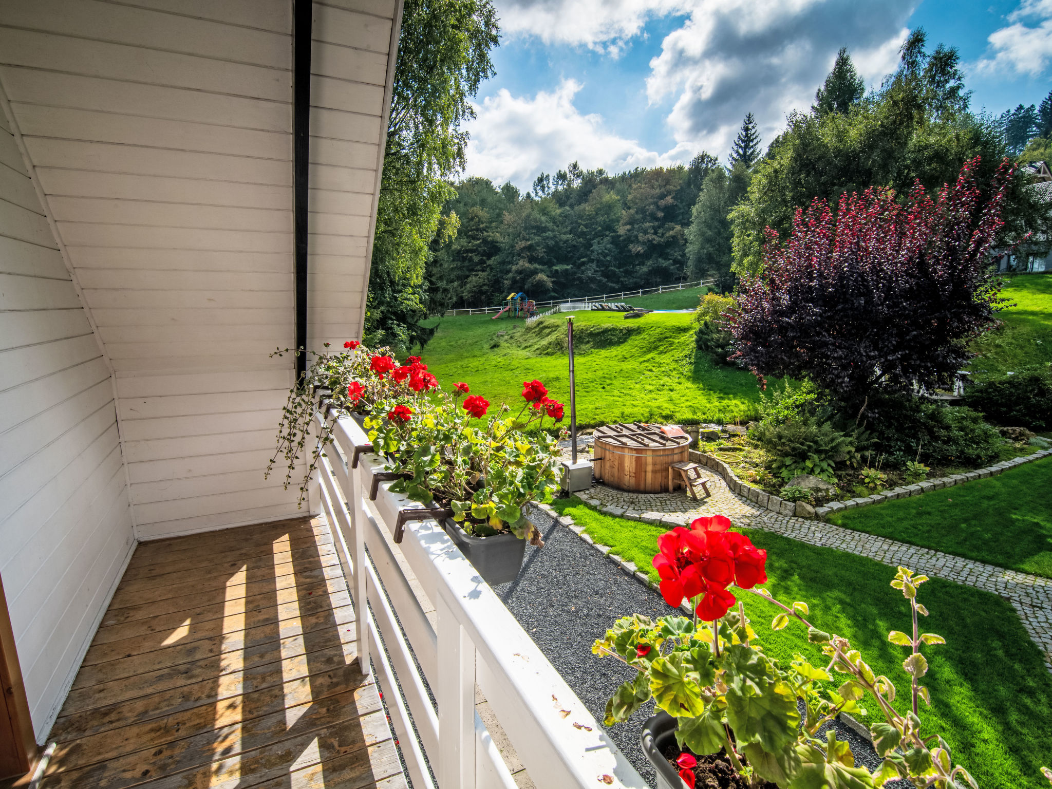 Landhaus mit Schwimmbad - Buiten