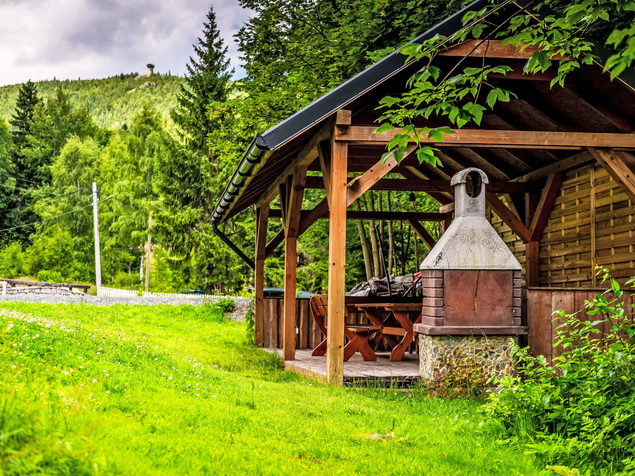 Landhaus mit Schwimmbad - Buiten