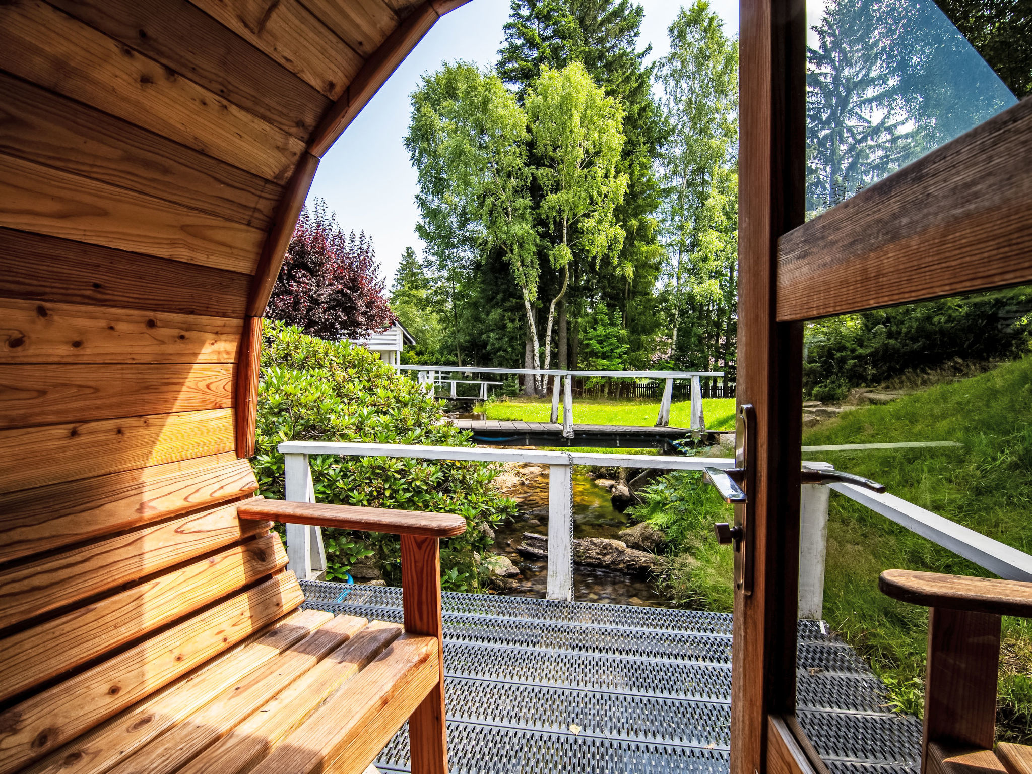 Landhaus mit Schwimmbad - Buiten