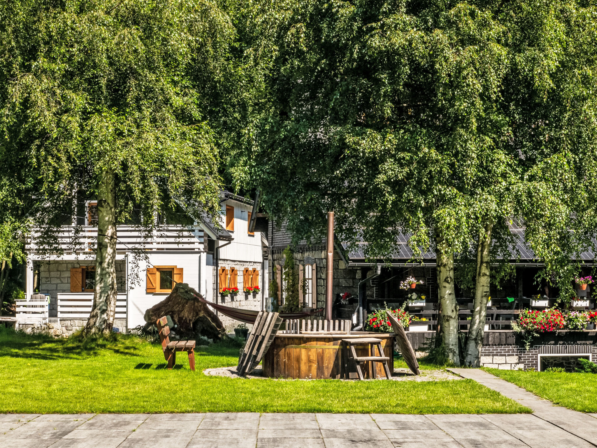 Landhaus mit Schwimmbad - Buiten