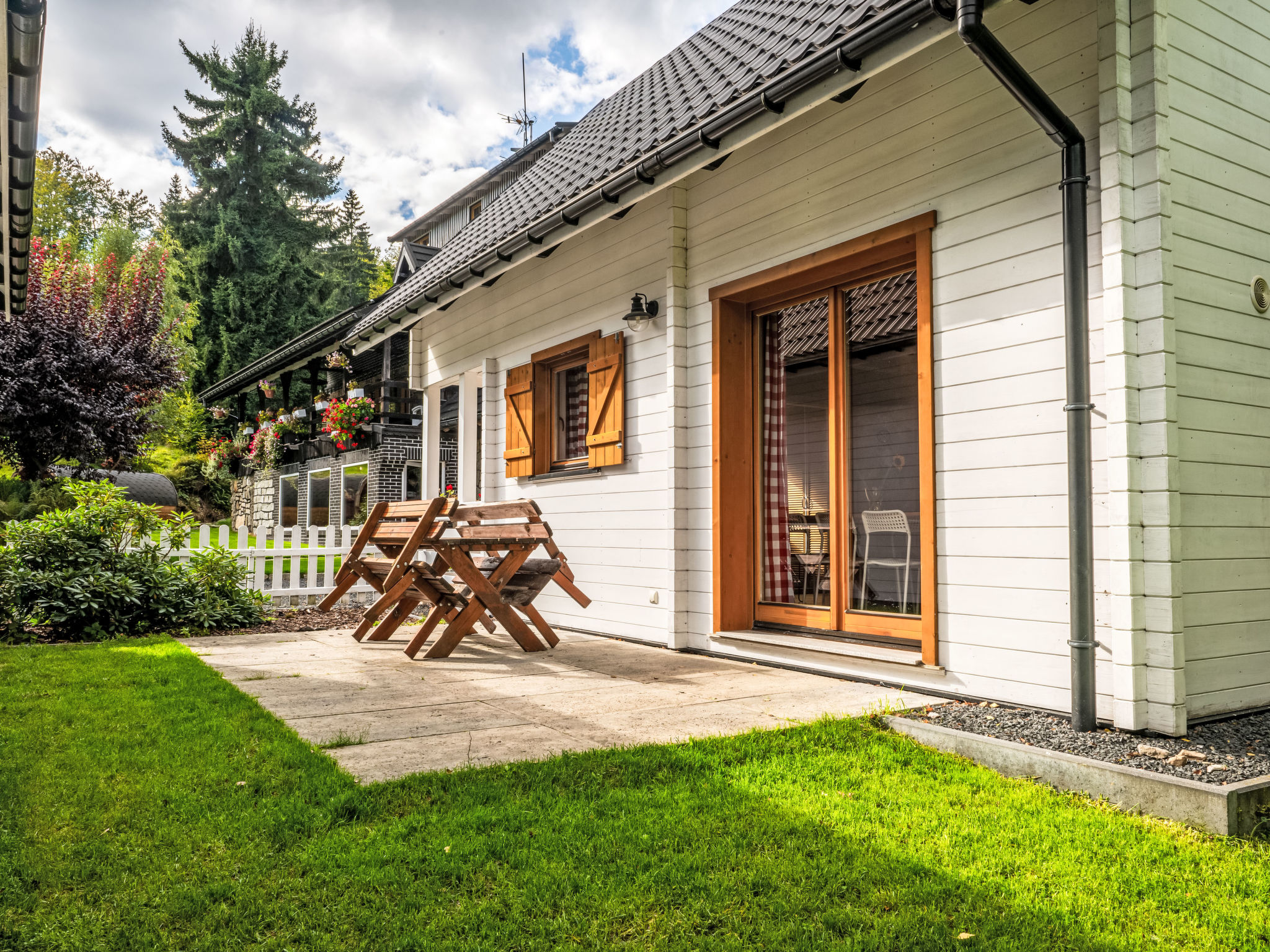 Landhaus mit Schwimmbad - Buiten