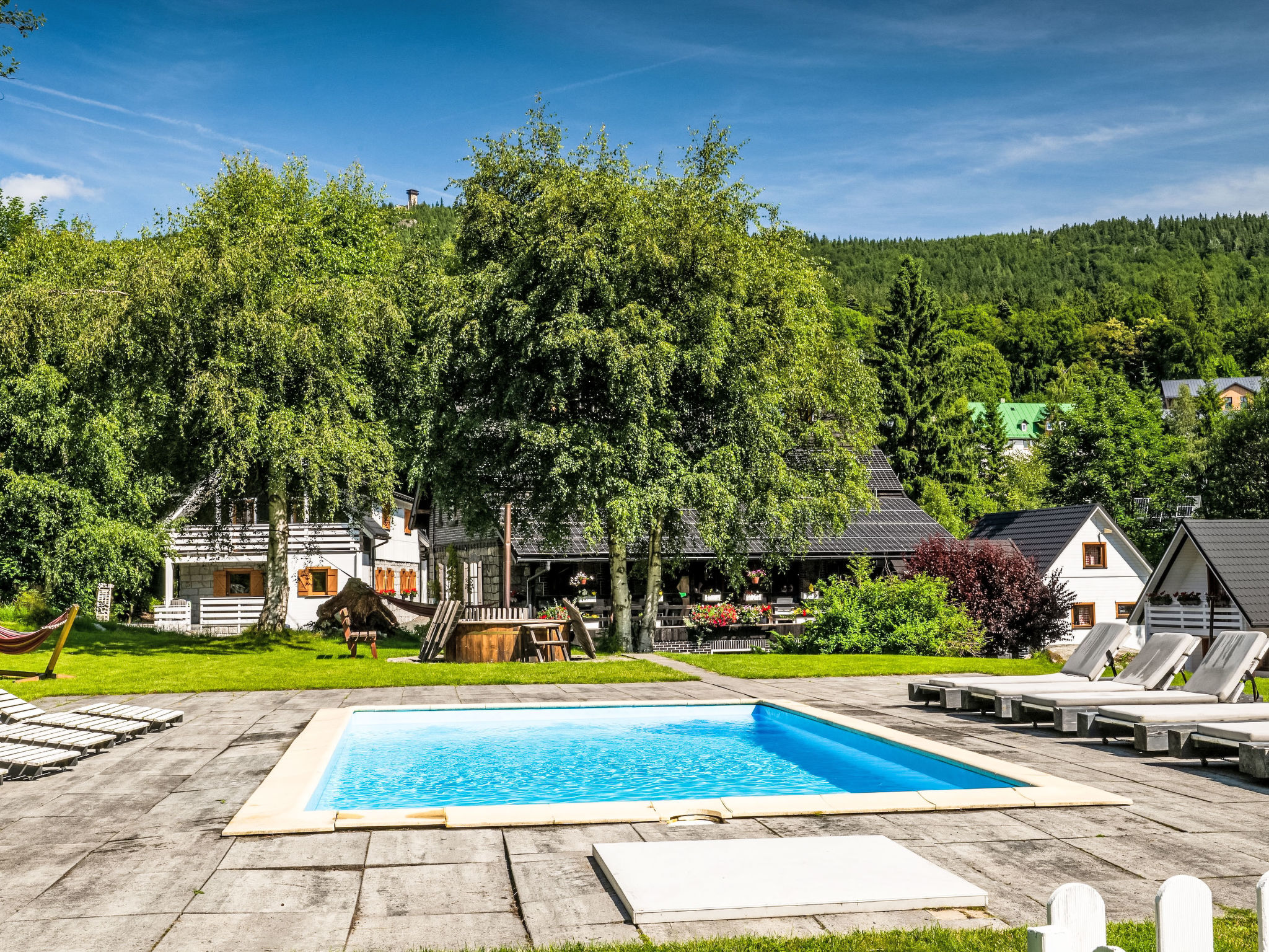 Landhaus mit Schwimmbad - Buiten