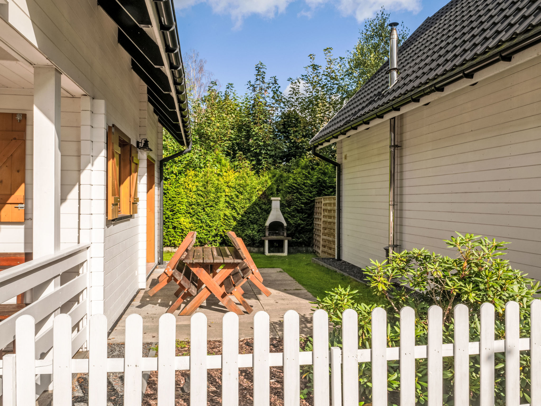 Landhaus mit gemeinschaftlichem Pool - Buiten