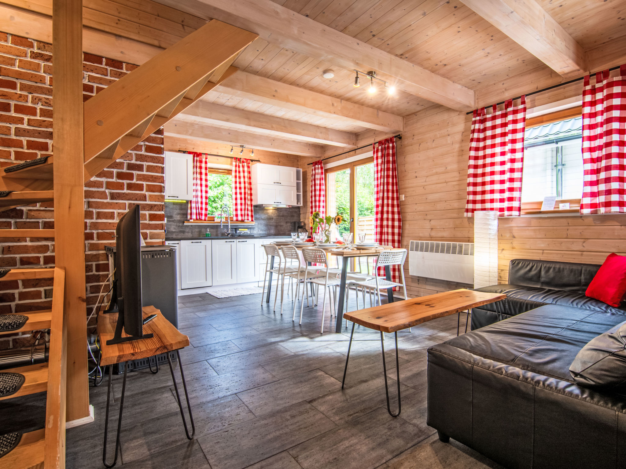 Landhaus mit gemeinschaftlichem Pool - Binnen