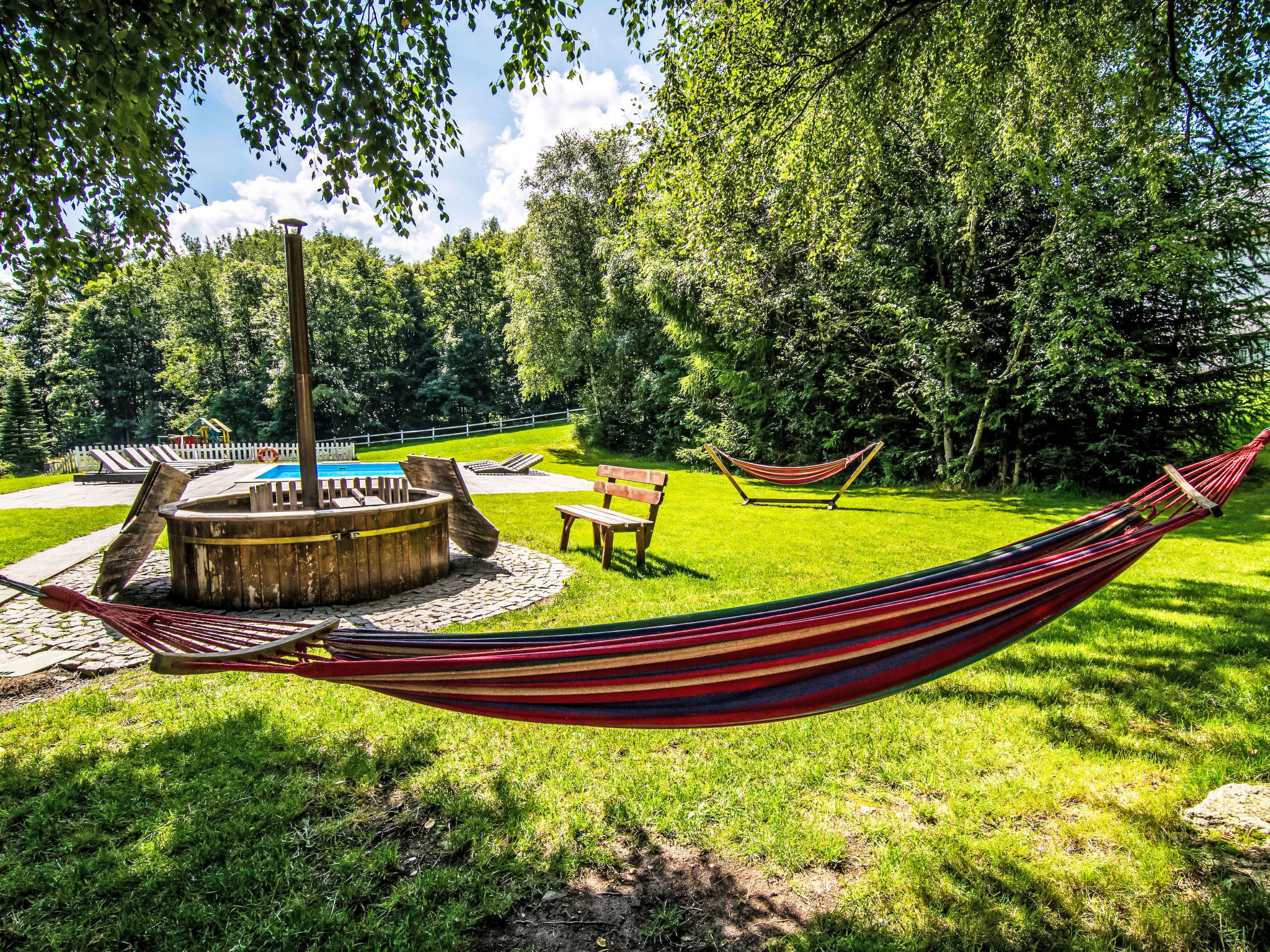 Exklusives Ferienhaus mit Schwimmbad direkt am Wasser - Buiten
